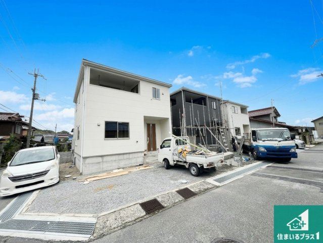 彦根市後三条町　第8期　新築一戸建ての外観|周辺は落ち着いた街並みの住宅地！子育てがしやすい住環境です！まだ未完成ですが、現地でしかわからない事もございます。是非一度ご覧ください。