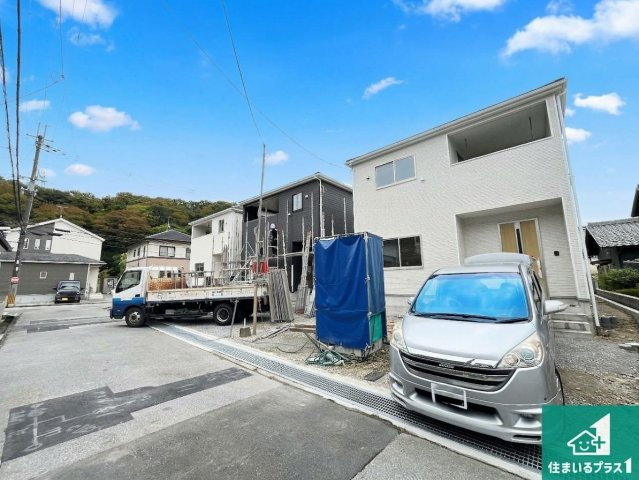 彦根市後三条町　第8期　新築一戸建ての前面道路含む現地写真|周辺は落ち着いた街並みの住宅地！子育てがしやすい住環境です！まだ未完成ですが、現地でしかわからない事もございます。是非一度ご覧ください。