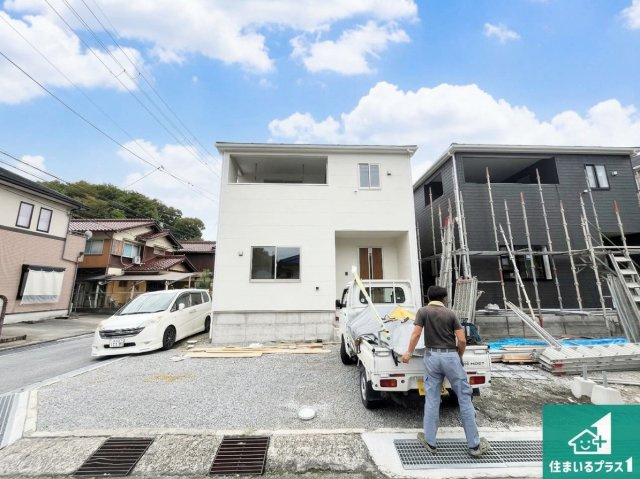 彦根市後三条町　第8期　新築一戸建ての外観|周辺は落ち着いた街並みの住宅地！子育てがしやすい住環境です！まだ未完成ですが、現地でしかわからない事もございます。是非一度ご覧ください。