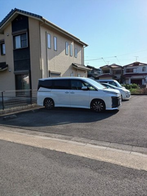 【駐車場】 | フルッテート　Ｍ | 駐車場があるので、車を買う予定の方も安心です