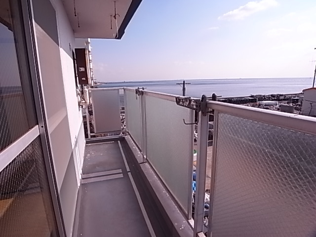 ハニーサイド塩屋のバルコニー