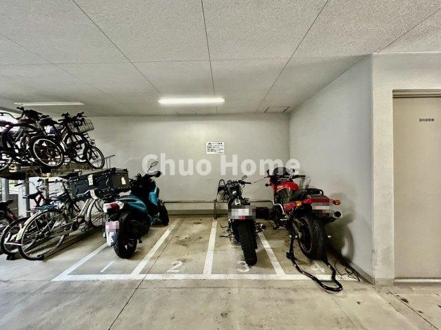プレシス両国の駐車場|【バイク置場】最新の空き状況や費用などの詳細は担当スタッフまでお問い合わせください。
