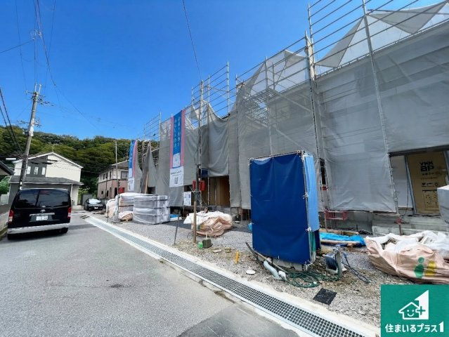 彦根市後三条町　第8期　新築一戸建ての前面道路含む現地写真|周辺は落ち着いた街並みの住宅地！子育てがしやすい住環境です！まだ未完成ですが、現地でしかわからない事もございます。是非一度ご覧ください。
