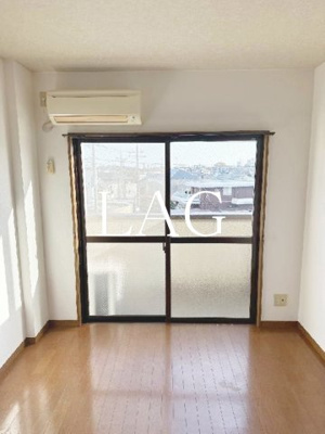【居間・リビング】 | フローリアT | 洋室のお部屋です。