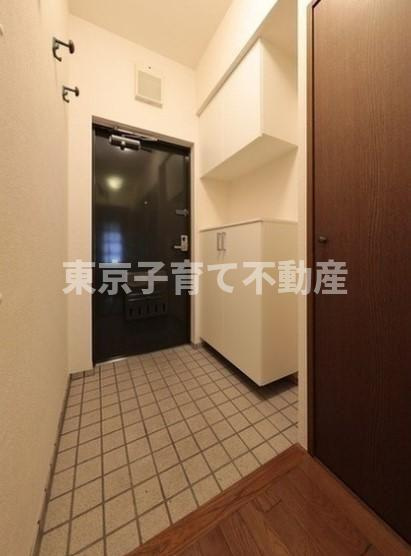 アーバンライフ目白駅前の玄関