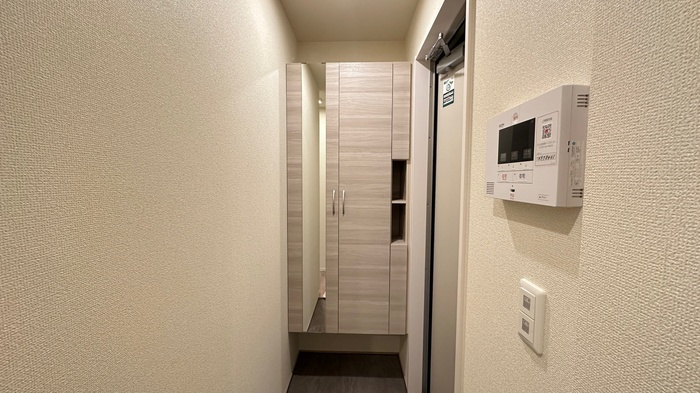 ルヴィータ栄生の玄関