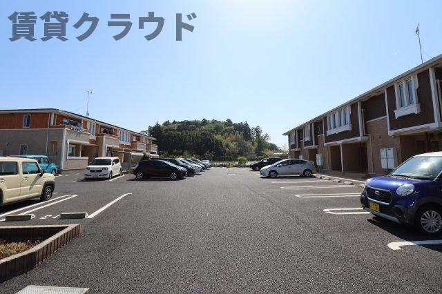 アンソレイエⅥの駐車場|駐車場があるので、車を買う予定の方も安心です