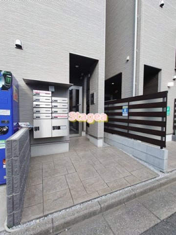 プランドール北大宮のエントランス