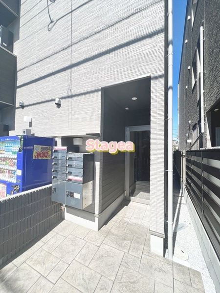 プランドール北大宮のエントランス