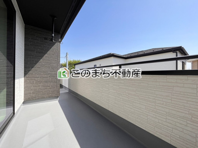 【バルコニー】 | 野木町友沼6期　1号棟 | 同社施工物件写真。※建具やフローリング、その他仕様が異なる場合がございます。
