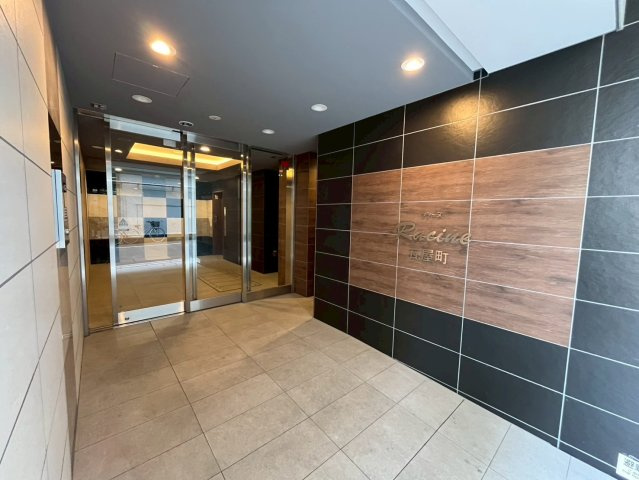 ラシーヌ瓦屋町　BRAVI不動産のエントランス