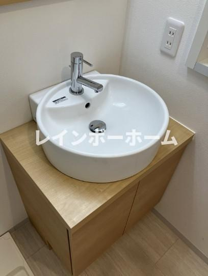 レオステーションフロント鬼越の洗面所
