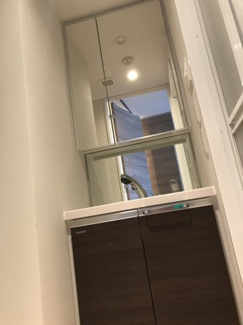【独立洗面台】 | クレヴィスタ板橋西台Ⅲ | 朝の支度にも助かる、独立の洗髪洗面化粧台