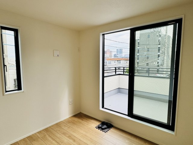 八王子市　本町　新築一戸建て　５期の子供部屋|～3階バルコニーに面している5.4帖の洋室です～