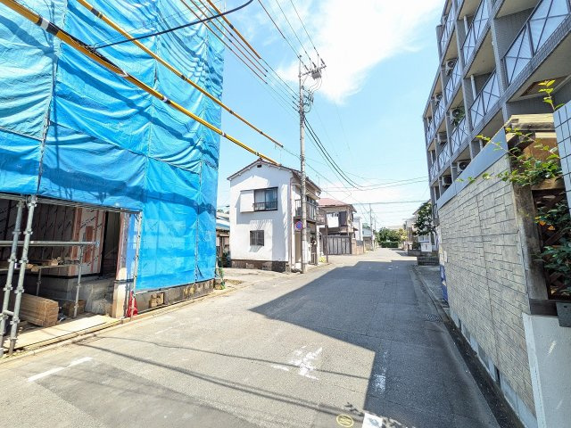 八王子市　本町　新築一戸建て　５期の前面道路含む現地写真|～東側6ｍ道路　駐車もしやすいです～