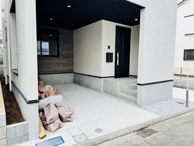 八王子市　本町　新築一戸建て　５期の駐車場|～車庫1台・カースペース1台、計2台駐車可能　※車種による～