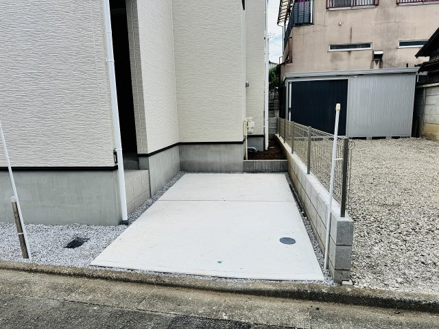 八王子市　本町　新築一戸建て　５期の駐車場|～車庫1台・カースペース1台、計2台駐車可能　※車種による～