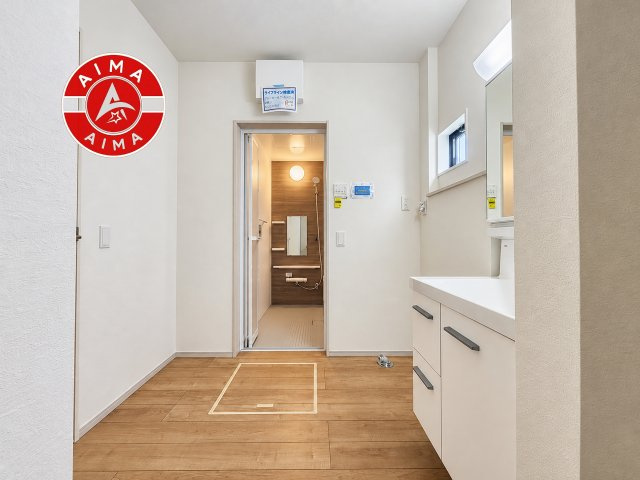 福岡市城南区樋井川7丁目第2-2棟（1号棟）　の内観：施工例|ゆとりの洗面スペースで朝の身支度もスムーズに。暮らしを快適に変えるシャワー付洗面台です！