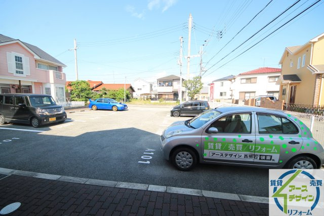 コロニアルヒルズ・オーク１の駐車場