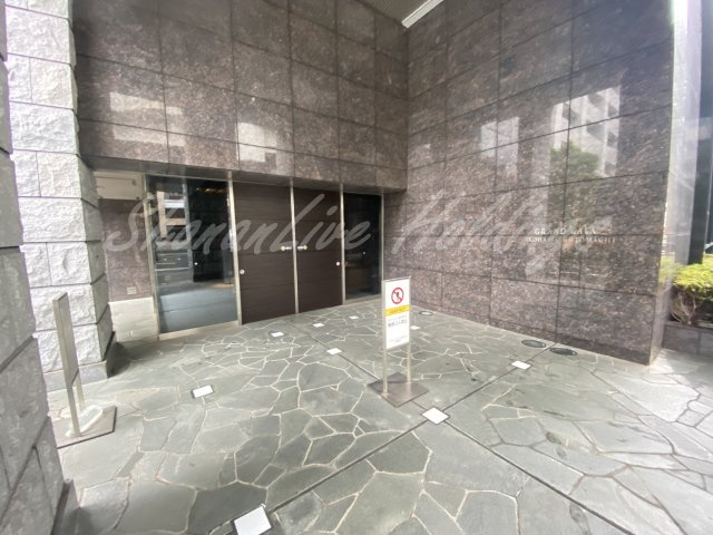 グランド・ガーラ横濱元町のエントランス|広々としたエントランス