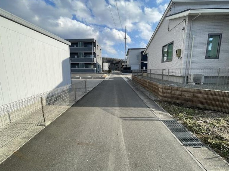 本宮市高木字金瀬（本宮駅）の前面道路含む現地写真