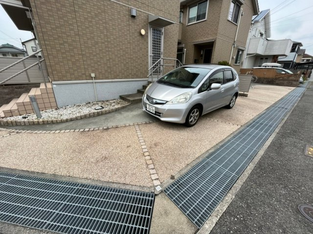 岡田様戸建借家の駐車場