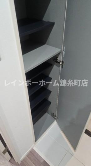 雨千平安楼の玄関