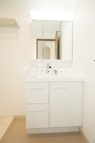 【洗面所】 | カーサブランカ | スペースが確保できる洗面所です