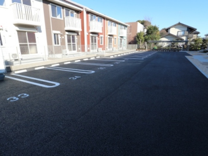 BLESS HOUSE柏西町　Dの駐車場