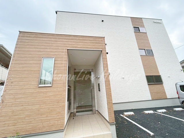 藤沢市宮前のアパートのエントランス