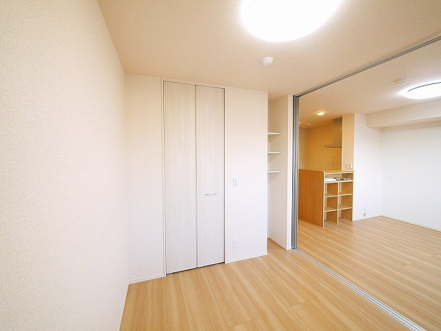 グランドレーヴェンの洋室|明るい洋室です