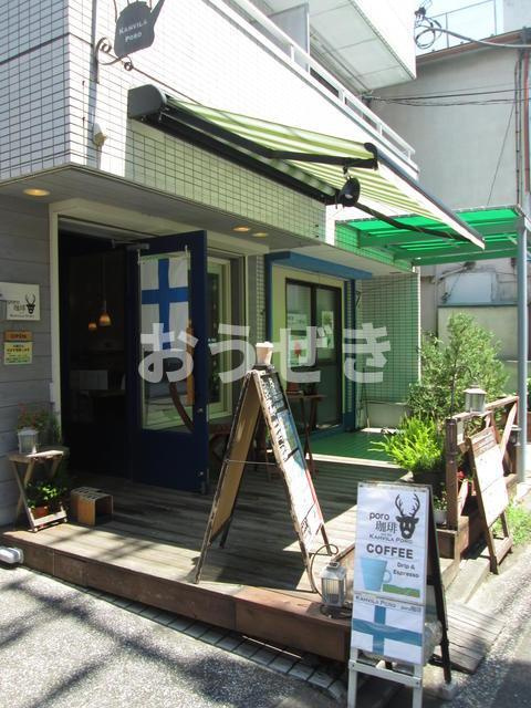 矢澤ビルのエントランス|１階にカフェあり