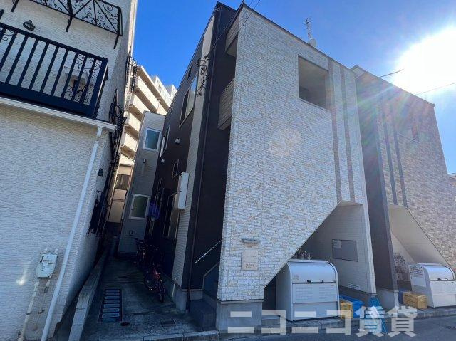 足立区足立２丁目のアパートの外観|

