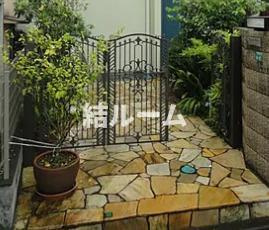 豊島区千早４丁目のアパートのエントランス