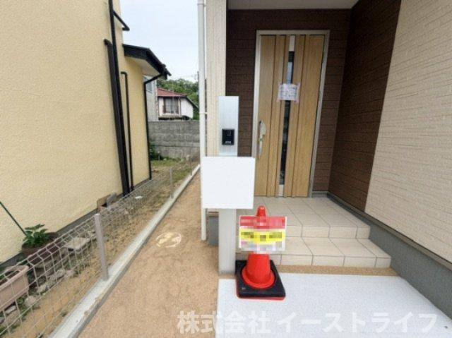 【新築戸建】　いわき市平下平窪3期　全3棟　長期優良住宅　のその他|同社施工写真　TVモニター付インターフォンの最大のメリットは、室内モニターから訪問者が誰なのか見ることができる点です。来訪者と直接顔を合わせることなくモニター越しに対応ができるのでとても便利です。