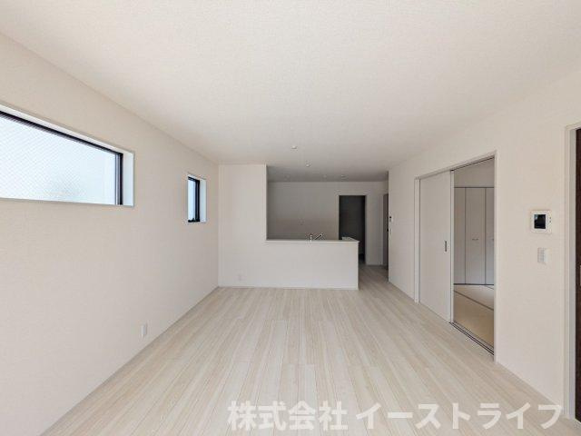 【新築戸建】　いわき市平下平窪3期　全3棟　長期優良住宅　の居間・リビング|同社施工写真　穏やかな空間であることが必然。爽やかな通風と採光を存分に感じる事が出来る空間です。