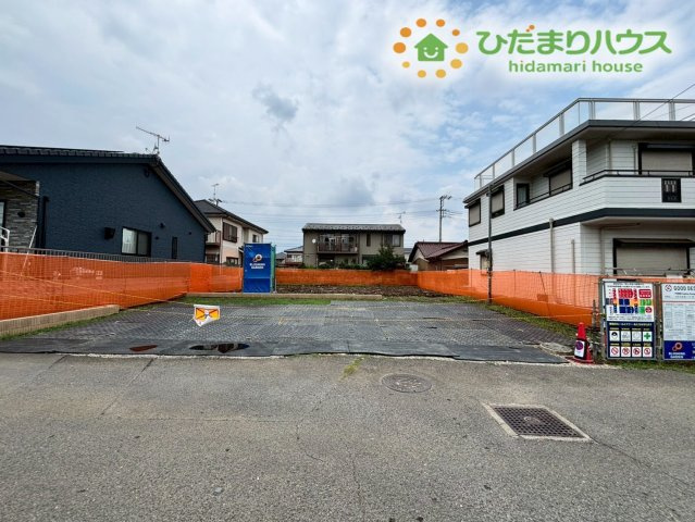 本庄市前原2丁目　新築一戸建て　ブルーミングガーデン　01の駐車場