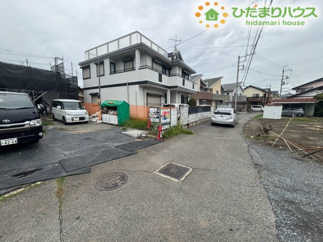 本庄市前原2丁目　新築一戸建て　ブルーミングガーデン　01の駐車場