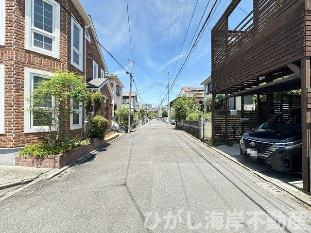 茅ケ崎市緑が浜　新築戸建の前面道路含む現地写真|7月19日撮影　建築中　現地外観
