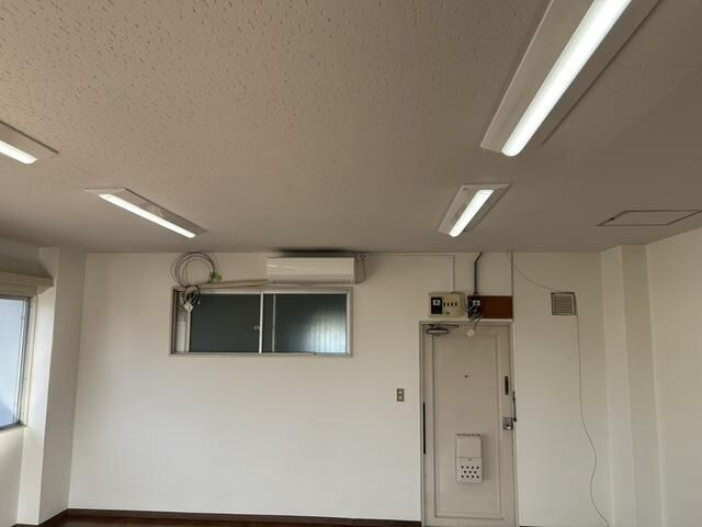 若草ビルの寝室
