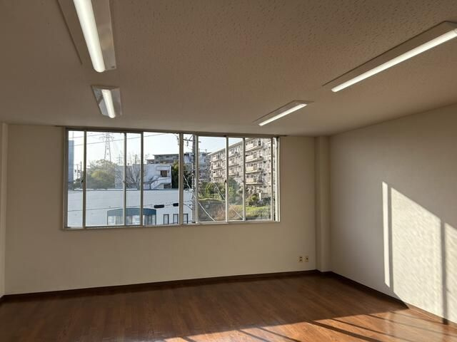 若草ビルの寝室
