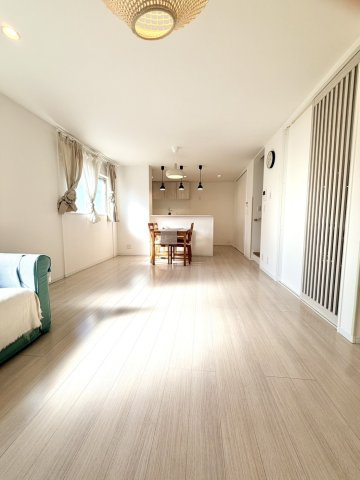 西淀川区中島一丁目戸建の居間・リビング