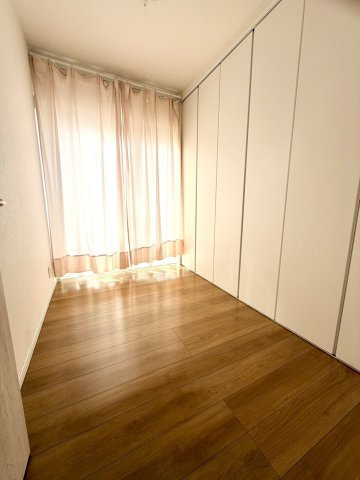 西淀川区中島一丁目戸建の洋室
