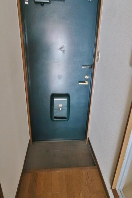 小平市学園西町１丁目の賃貸マンションの玄関