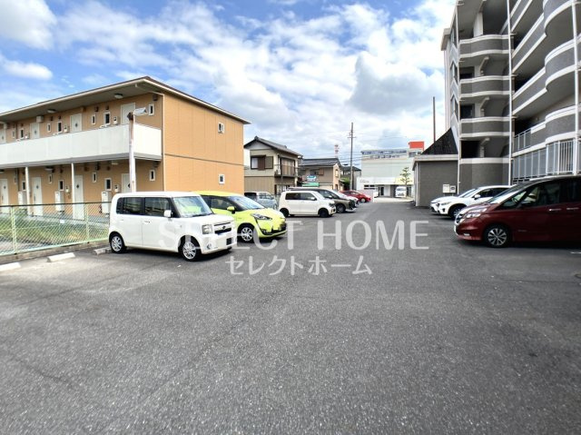 【駐車場】 | ラフィーネ六名 | 駐車場完備です