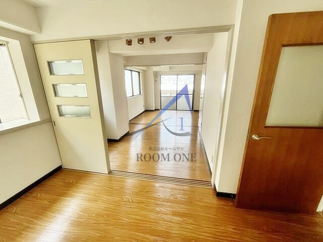 坂巻ビルの居間・リビング|洋室のお部屋です。