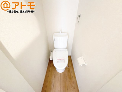 【トイレ】 | 駿河区小鹿10期　新築戸建　全1棟 | 年代を問わず使いやすい洗浄機能付きのトイレ♪肌への負担をも減らせるのでお子様の敏感なお肌も安心！