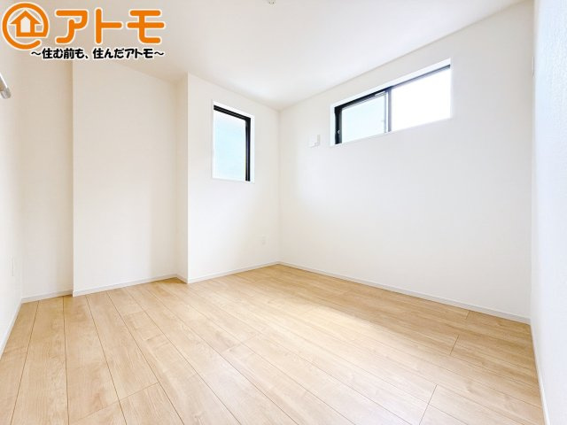 【子供部屋】 | 駿河区小鹿10期　新築戸建　全1棟 | 壁と床がシンプルな色合いだからこそ自分だけの空間を作れます♪お部屋作りのイメージは順調でしょうか♪