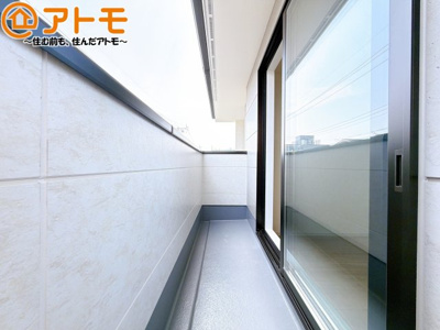 【バルコニー】 | 駿河区小鹿10期　新築戸建　全1棟 | 陽当りの良いバルコニーはお洗濯物はもちろんお布団もふかふかになります♪