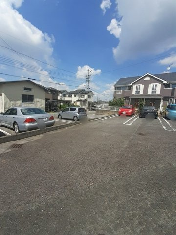 フラワー欠間の駐車場